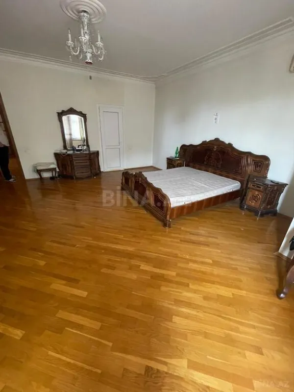 Satılır 7 otaqlı həyət evi 725 m²