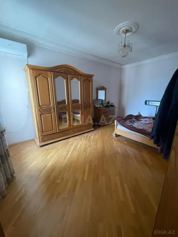 Satılır 7 otaqlı həyət evi 725 m²