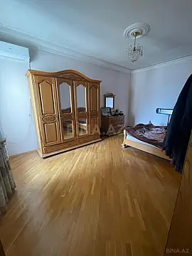 Satılır 7 otaqlı həyət evi 725 m²