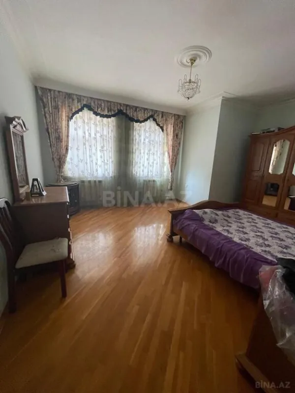 Satılır 7 otaqlı həyət evi 725 m²