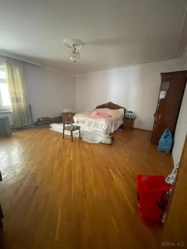 Satılır 7 otaqlı həyət evi 725 m²