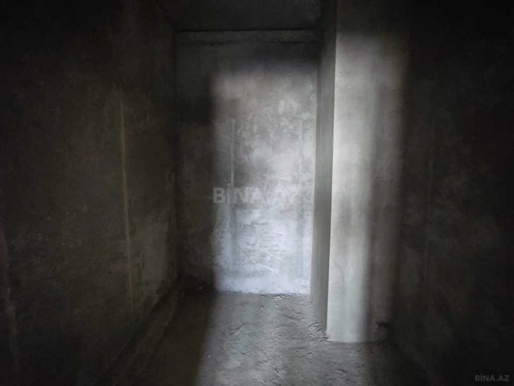 Satılır 4 otaqlı mənzil 181 m²