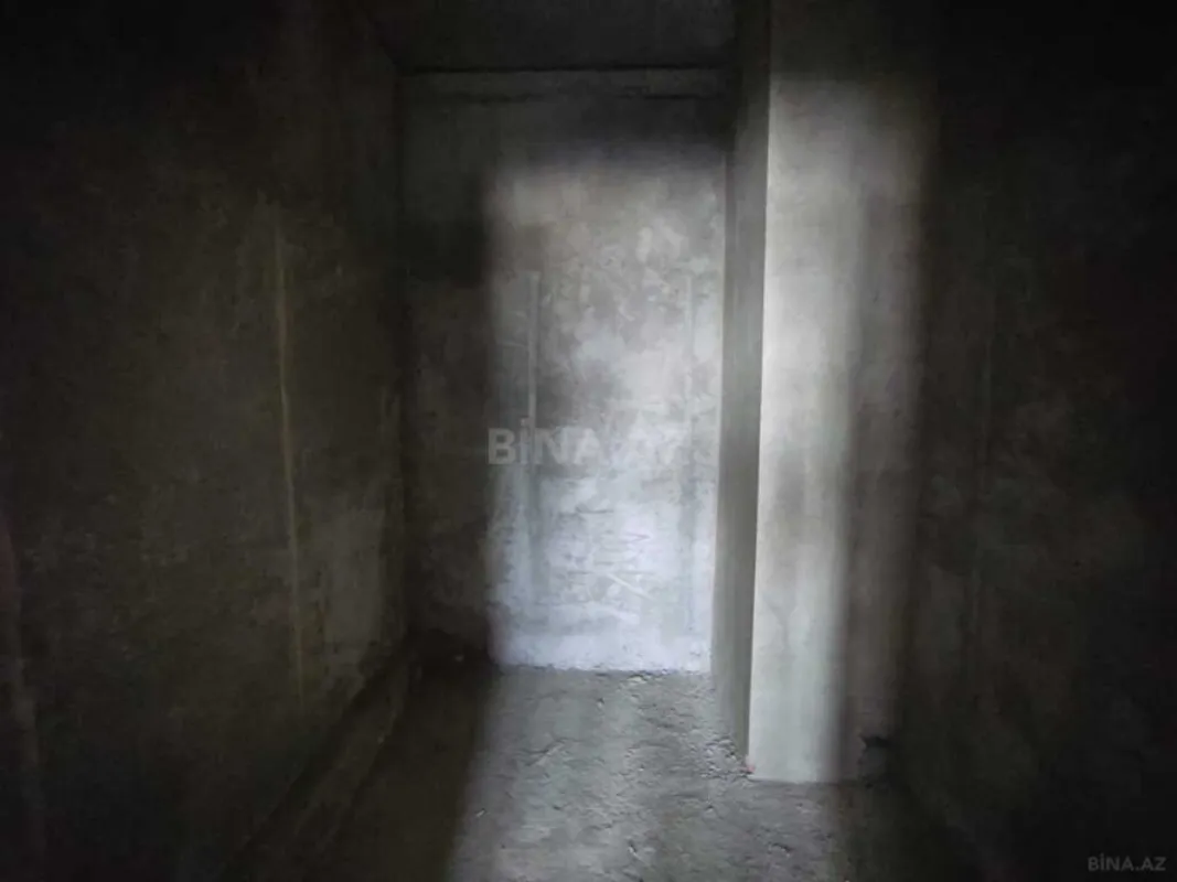 Satılır 4 otaqlı mənzil 181 m²