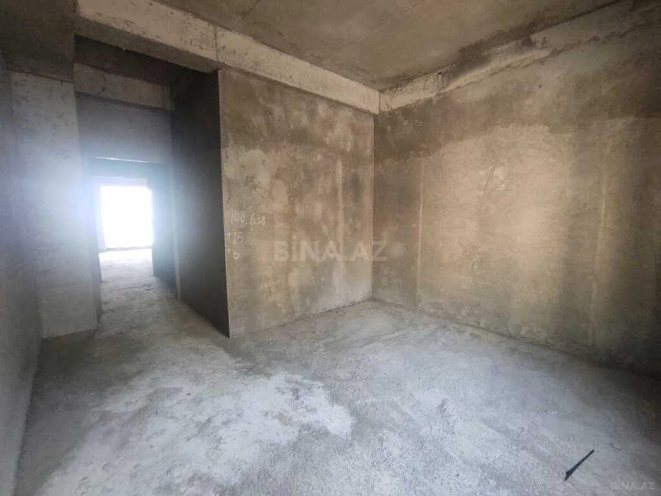 Satılır 4 otaqlı mənzil 181 m²