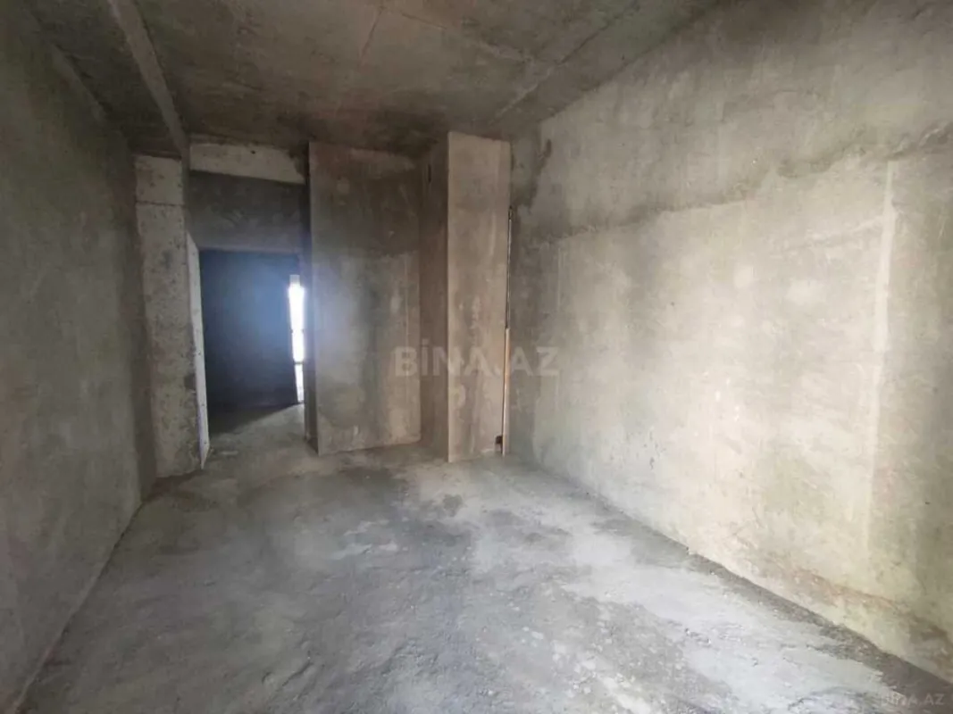 Satılır 4 otaqlı mənzil 181 m²