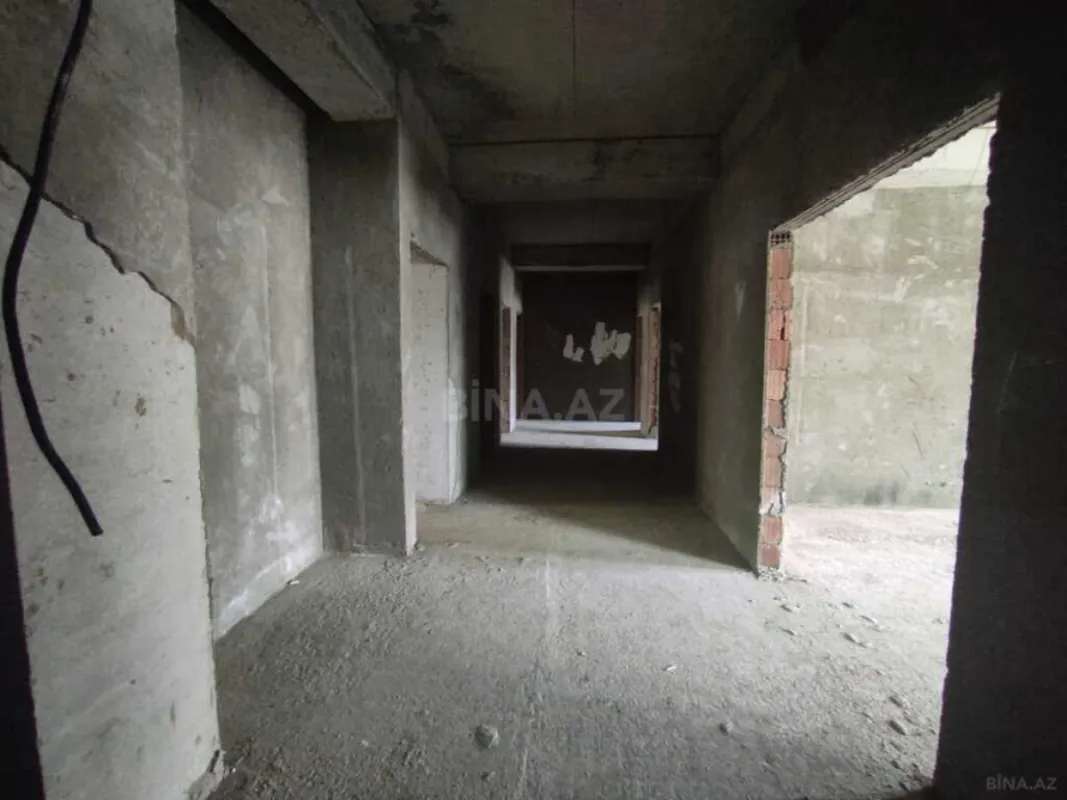 Satılır 4 otaqlı mənzil 181 m²