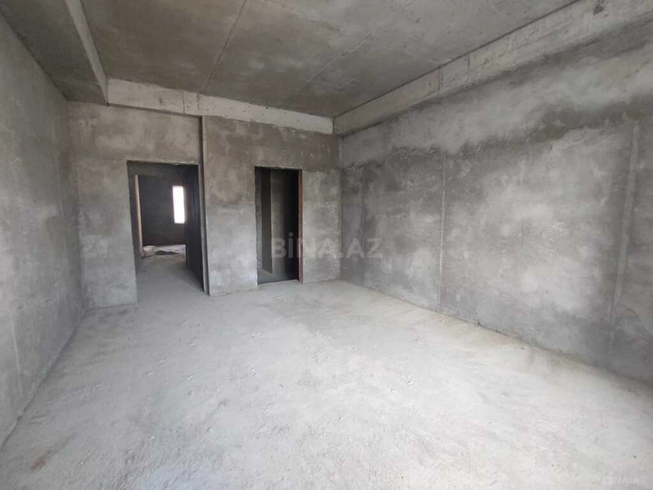 Satılır 4 otaqlı mənzil 181 m²