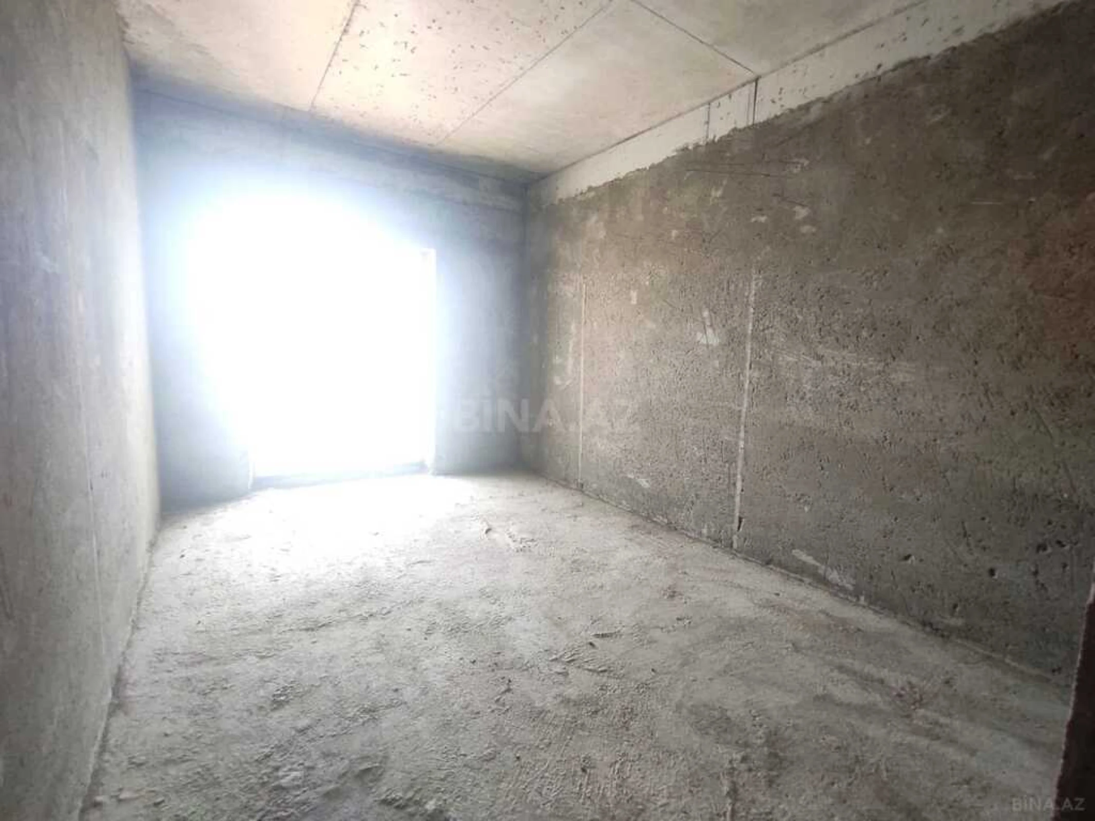 Satılır 4 otaqlı mənzil 181 m²