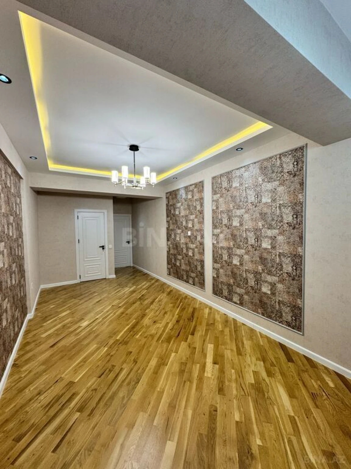 Satılır 4 otaqlı mənzil 155 m²