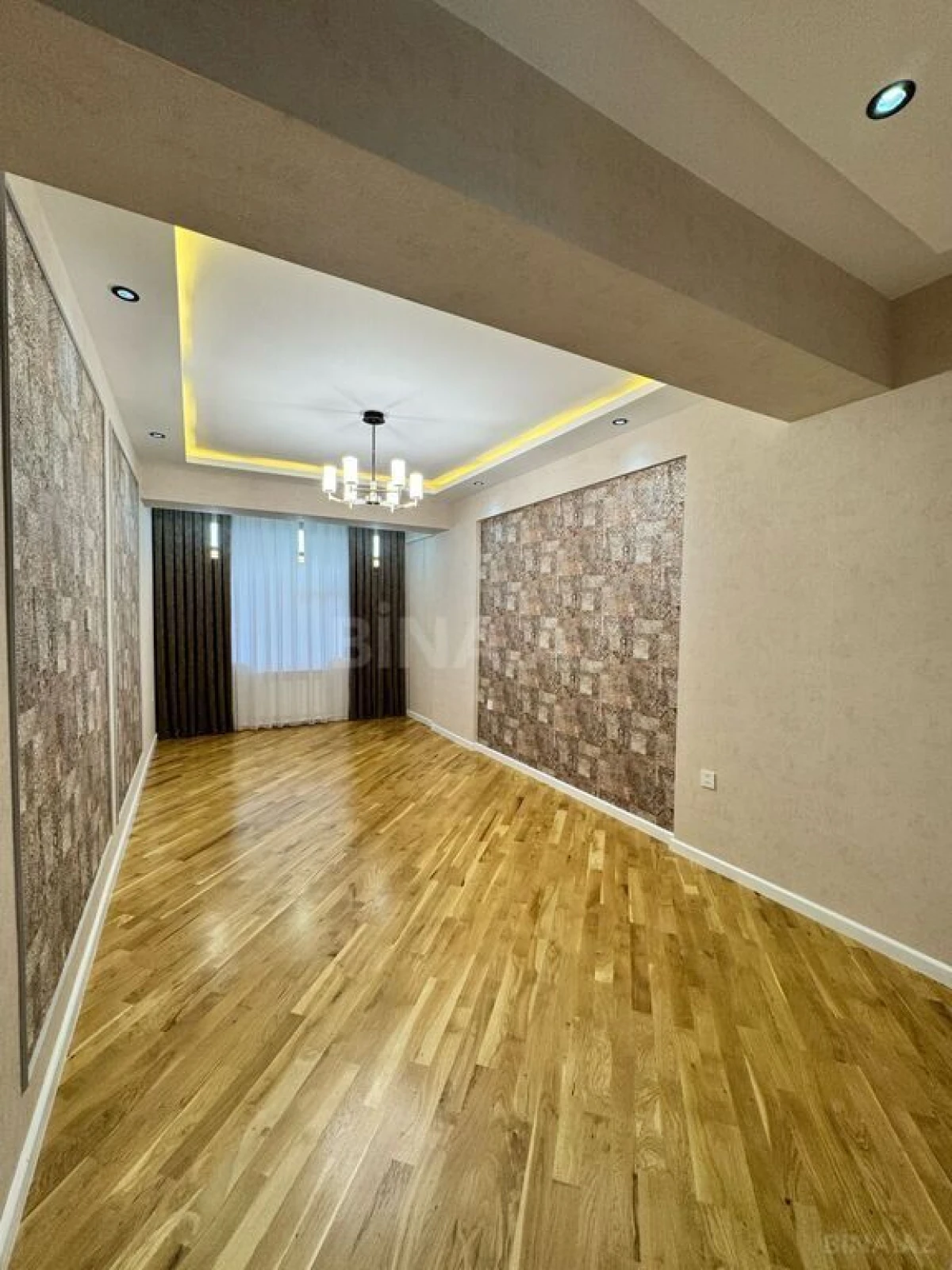Satılır 4 otaqlı mənzil 155 m²