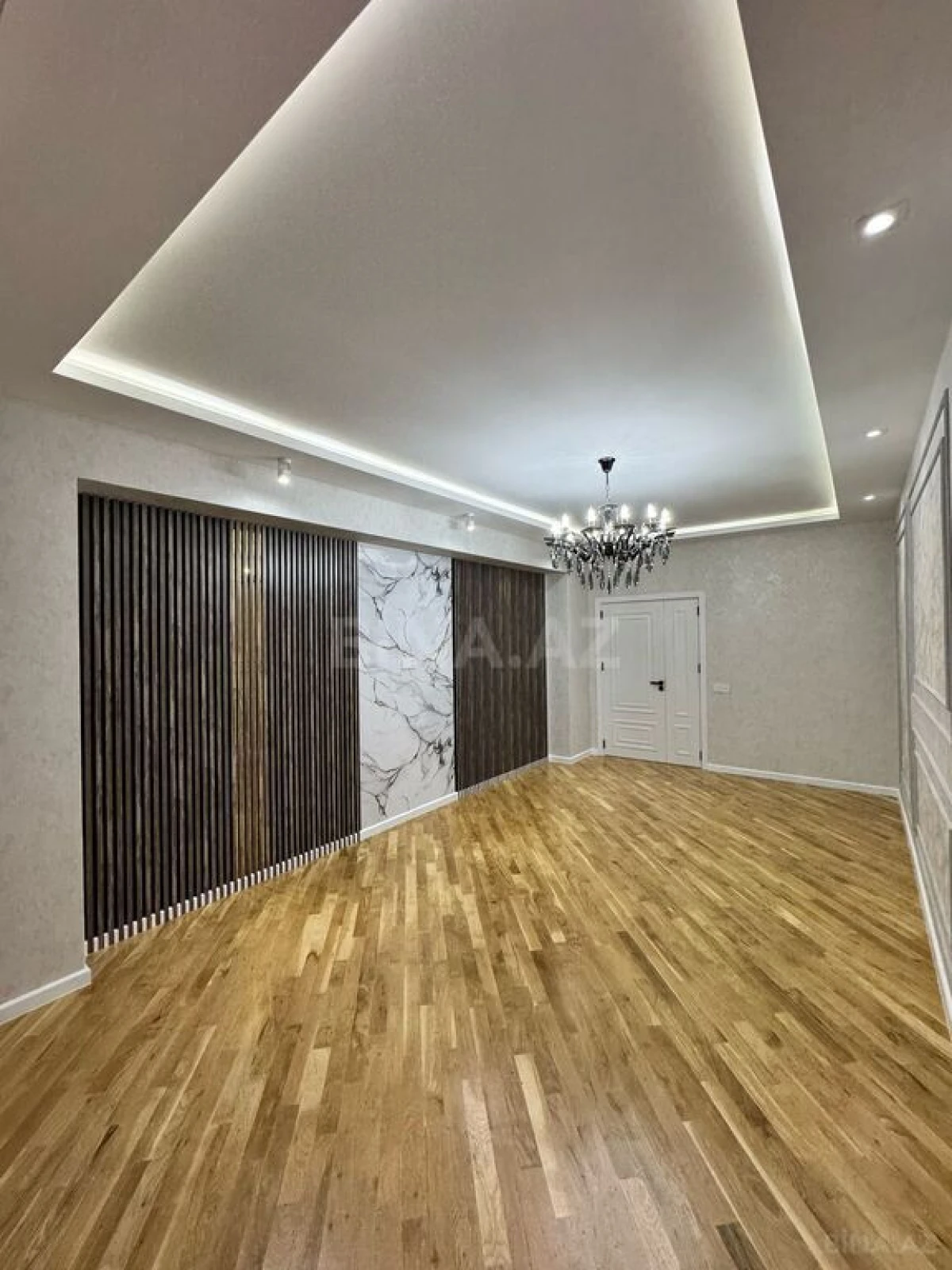 Satılır 4 otaqlı mənzil 155 m²