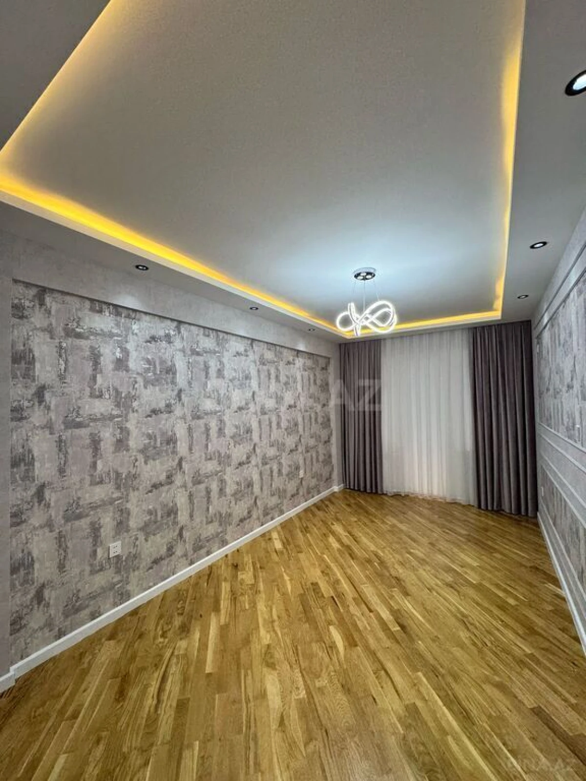 Satılır 4 otaqlı mənzil 155 m²