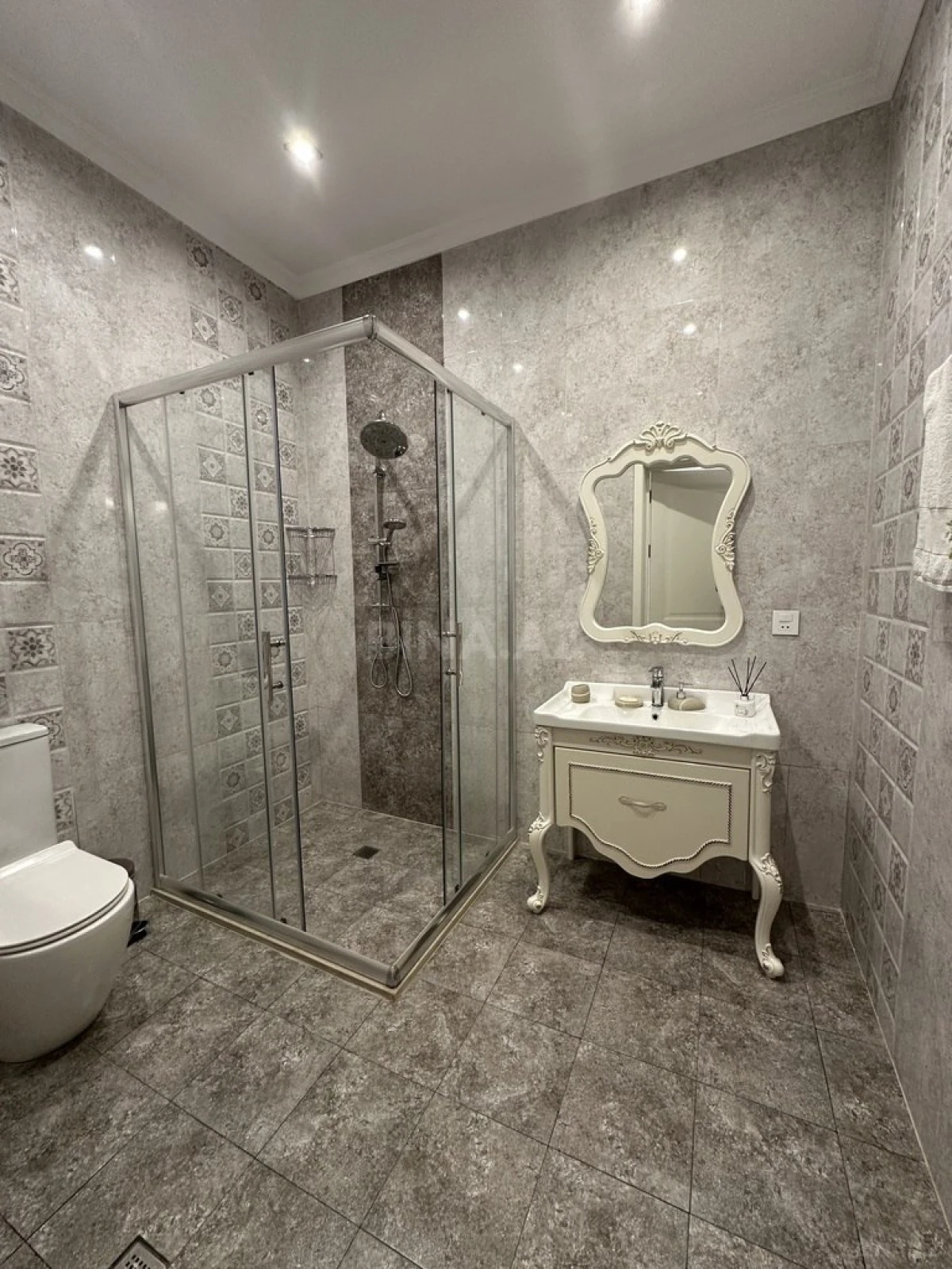 Kirayə verilir 5 otaqlı həyət evi 220 m²