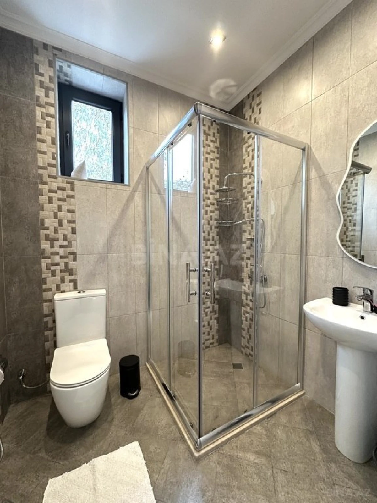 Kirayə verilir 5 otaqlı həyət evi 220 m²