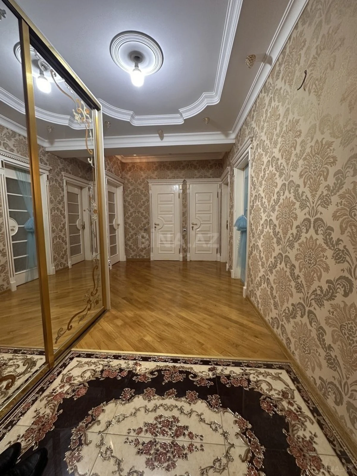Satılır 3 otaqlı mənzil 120 m²