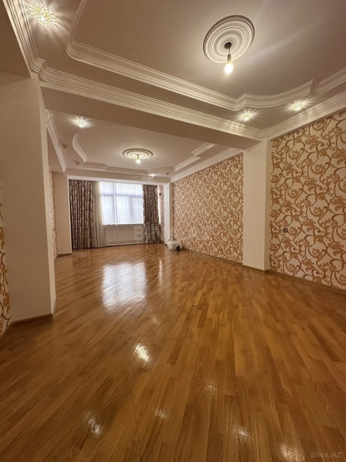 Satılır 3 otaqlı mənzil 120 m²