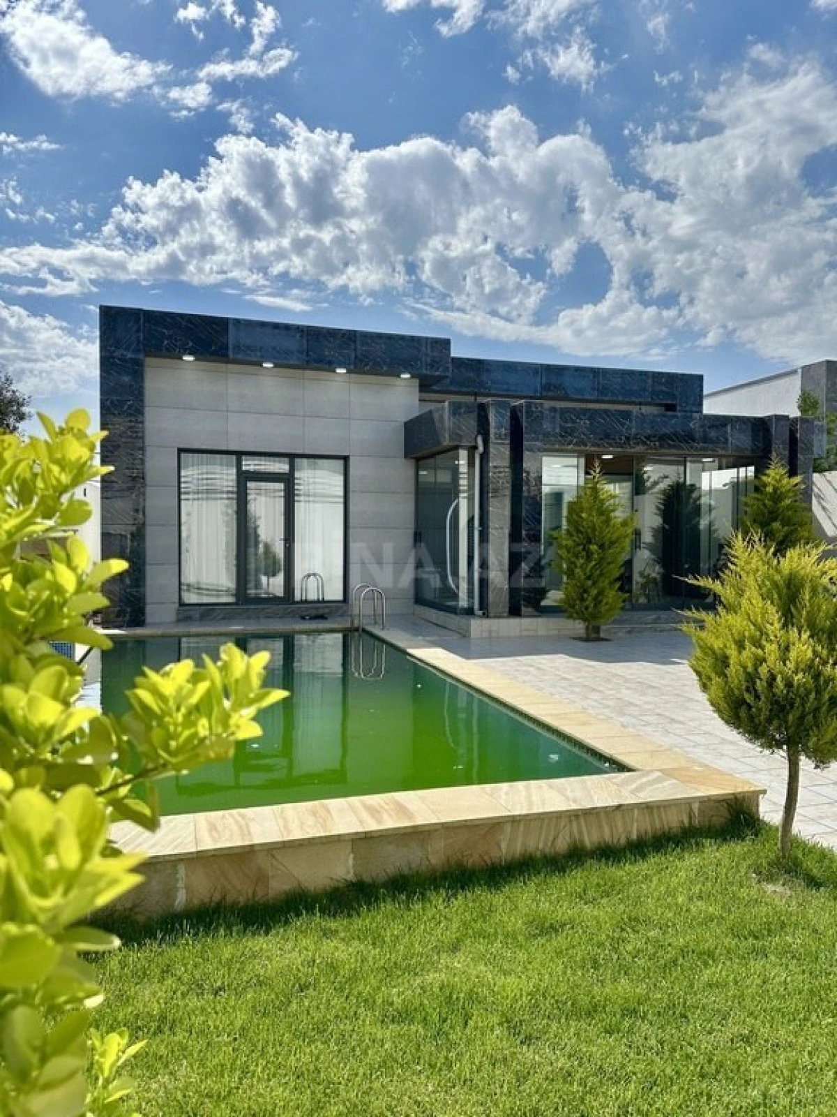 Satılır 4 otaqlı həyət evi 180 m²