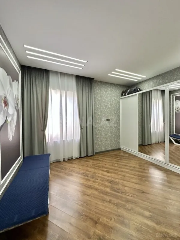 Satılır 4 otaqlı həyət evi 180 m²