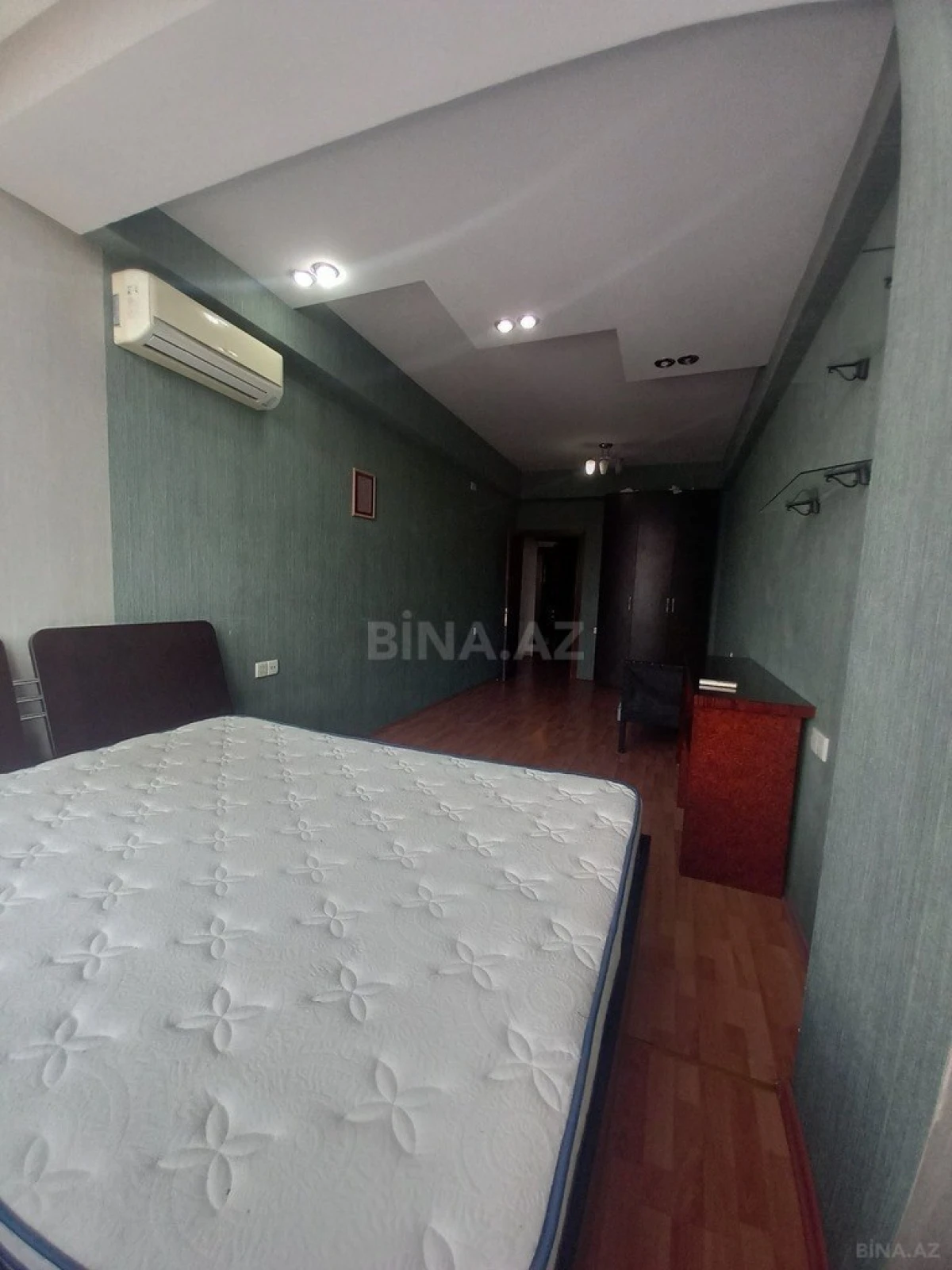 Kirayə verilir 4 otaqlı mənzil 230 m²