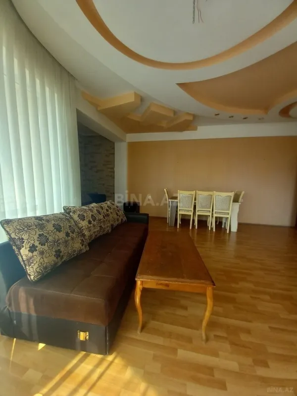 Kirayə verilir 4 otaqlı mənzil 230 m²