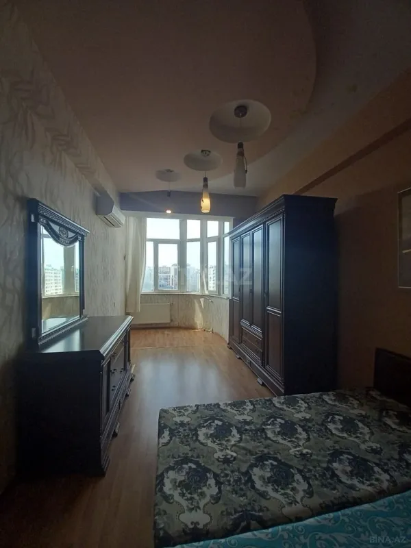 Kirayə verilir 4 otaqlı mənzil 230 m²