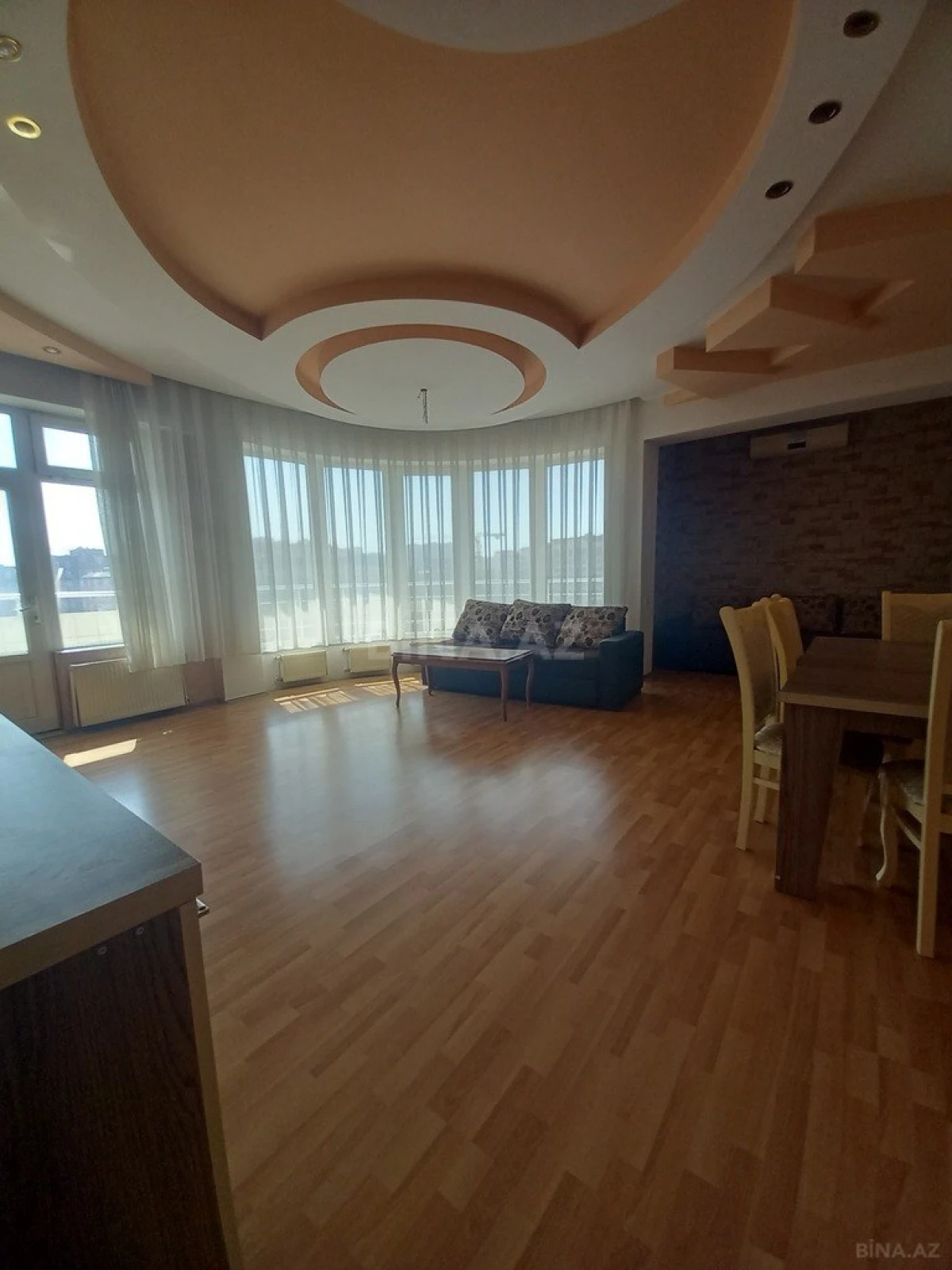 Kirayə verilir 4 otaqlı mənzil 230 m²
