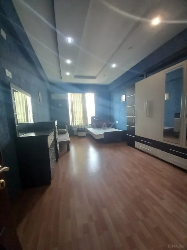 Kirayə verilir 4 otaqlı mənzil 230 m²