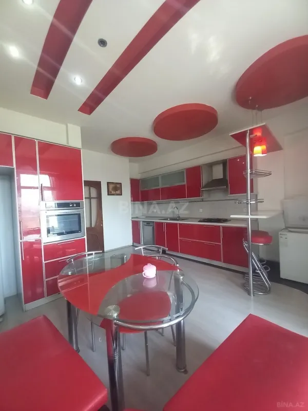 Kirayə verilir 4 otaqlı mənzil 230 m²