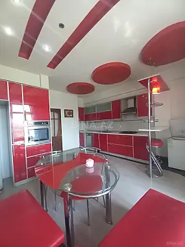 Kirayə verilir 4 otaqlı mənzil 230 m²