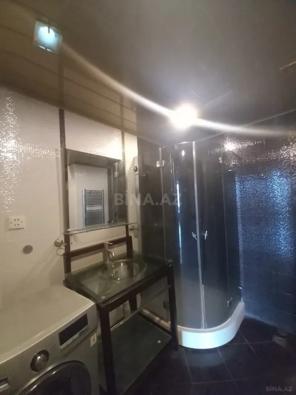 Kirayə verilir 4 otaqlı mənzil 230 m²