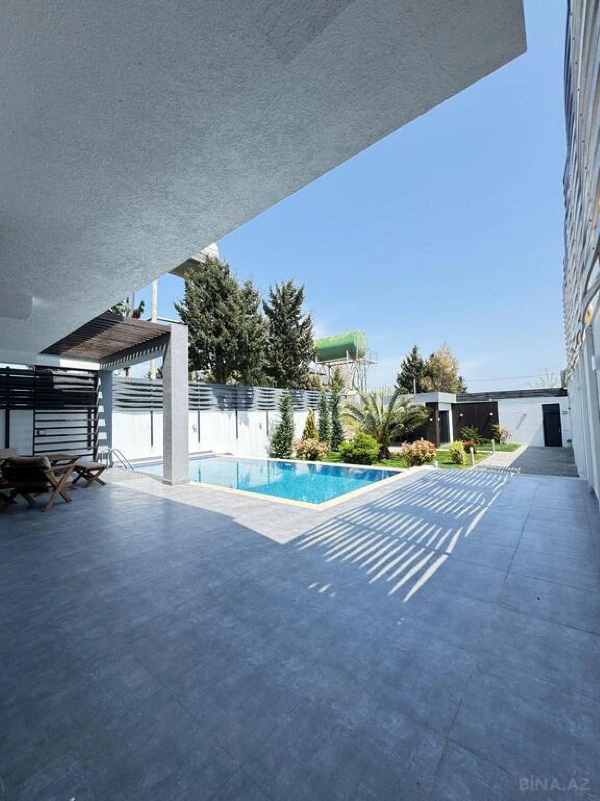 Satılır 5 otaqlı həyət evi 300 m²