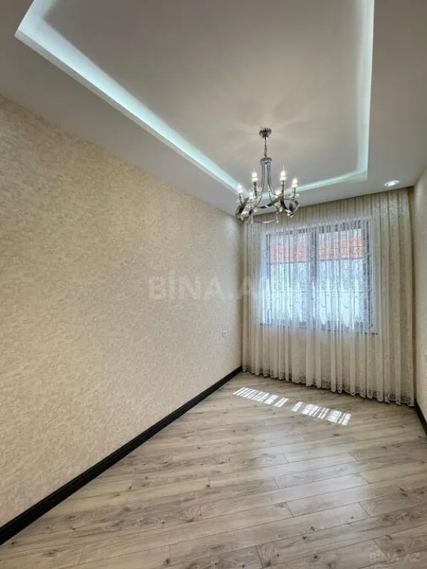 Satılır 5 otaqlı həyət evi 300 m²