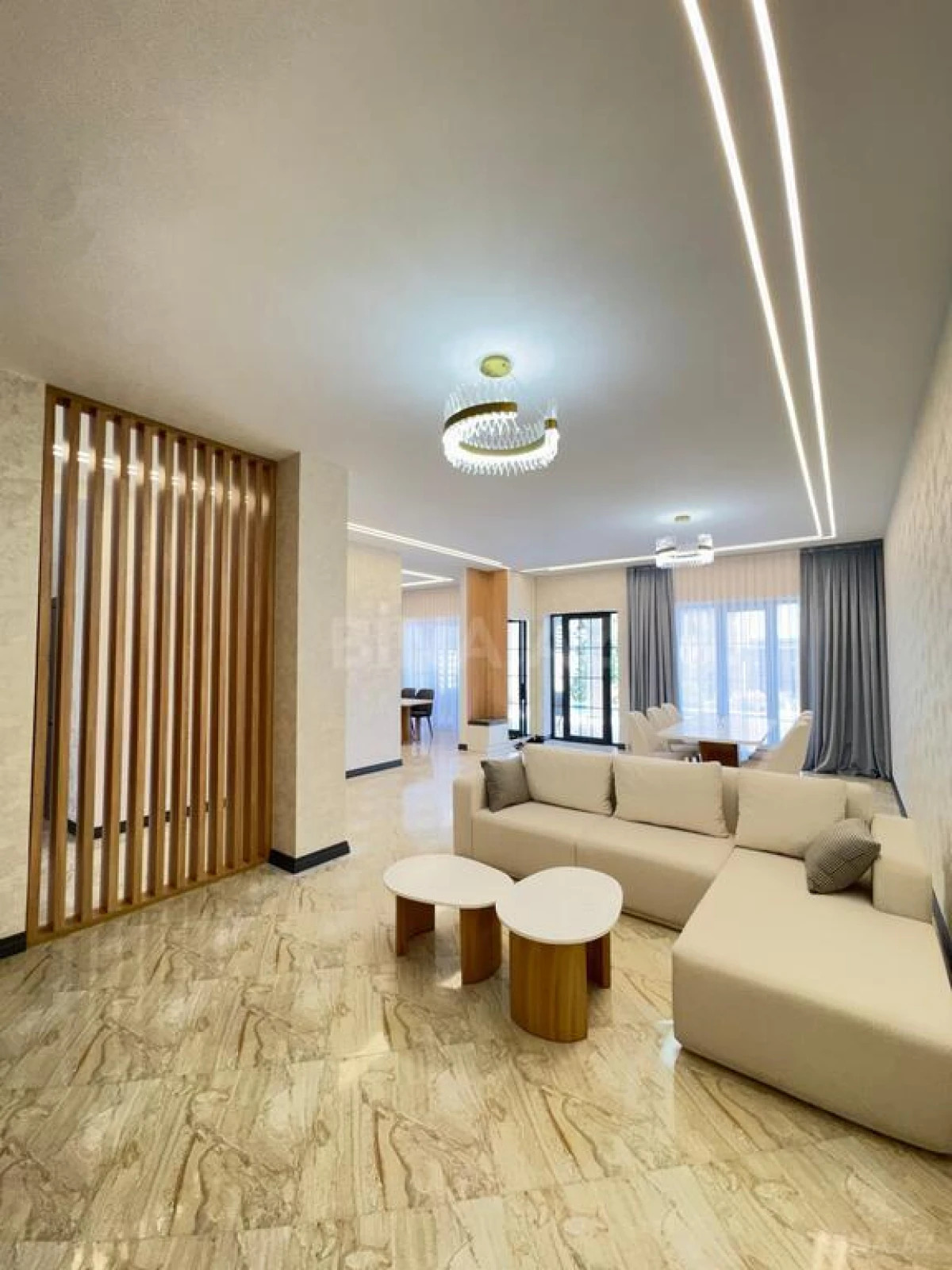 Satılır 5 otaqlı həyət evi 300 m²