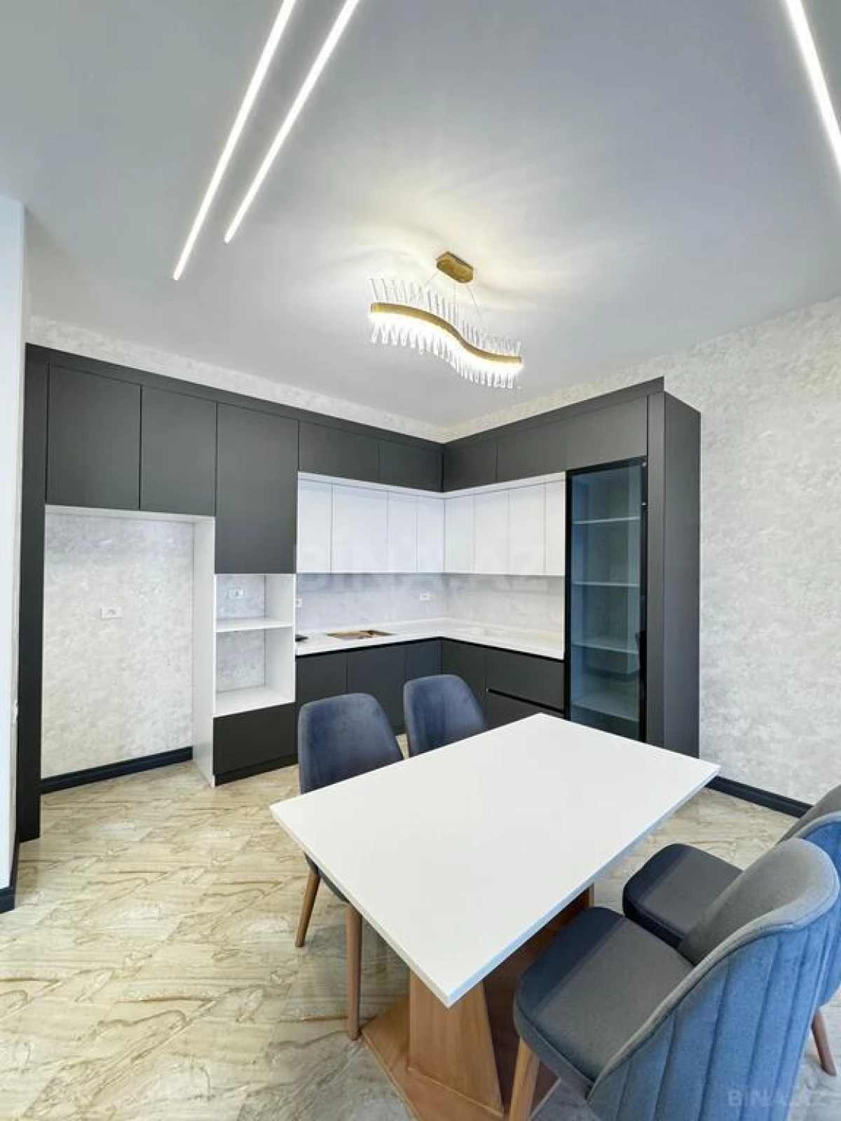 Satılır 5 otaqlı həyət evi 300 m²