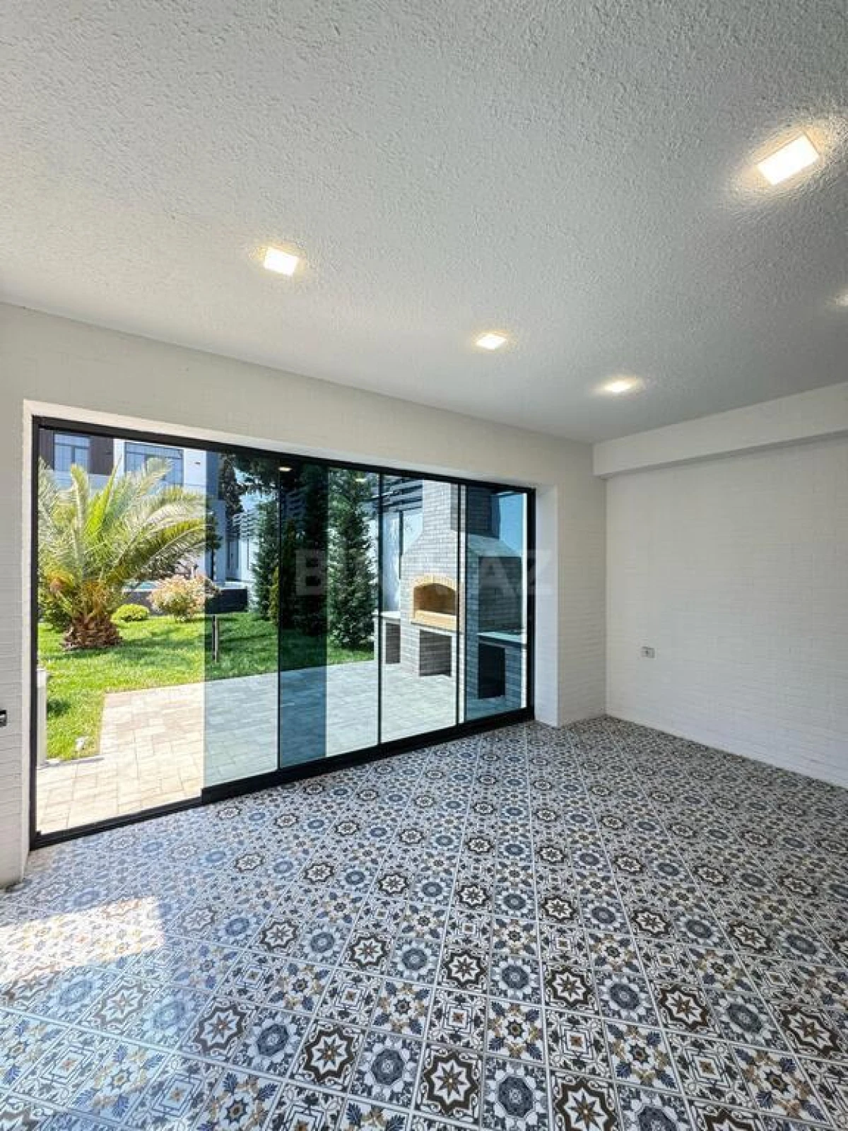 Satılır 5 otaqlı həyət evi 300 m²