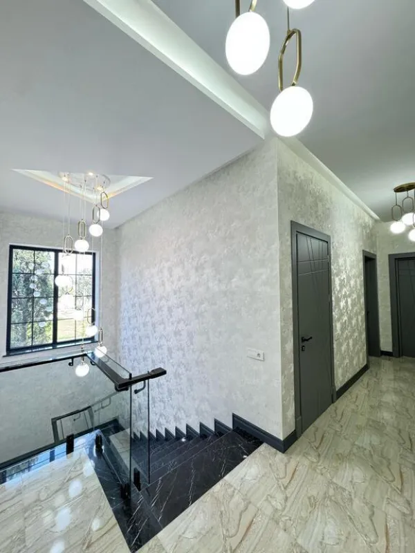 Satılır 5 otaqlı həyət evi 300 m²