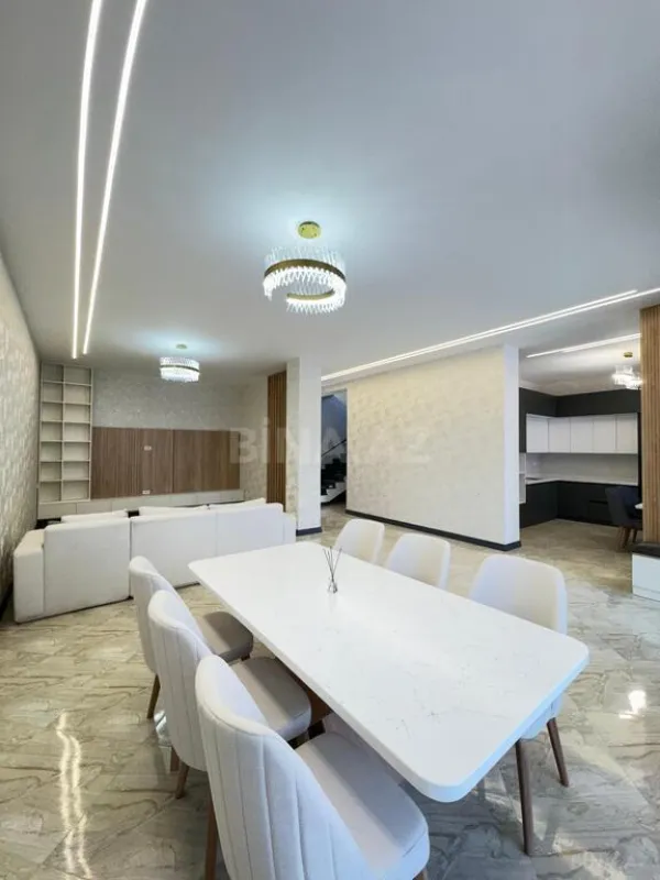 Satılır 5 otaqlı həyət evi 300 m²
