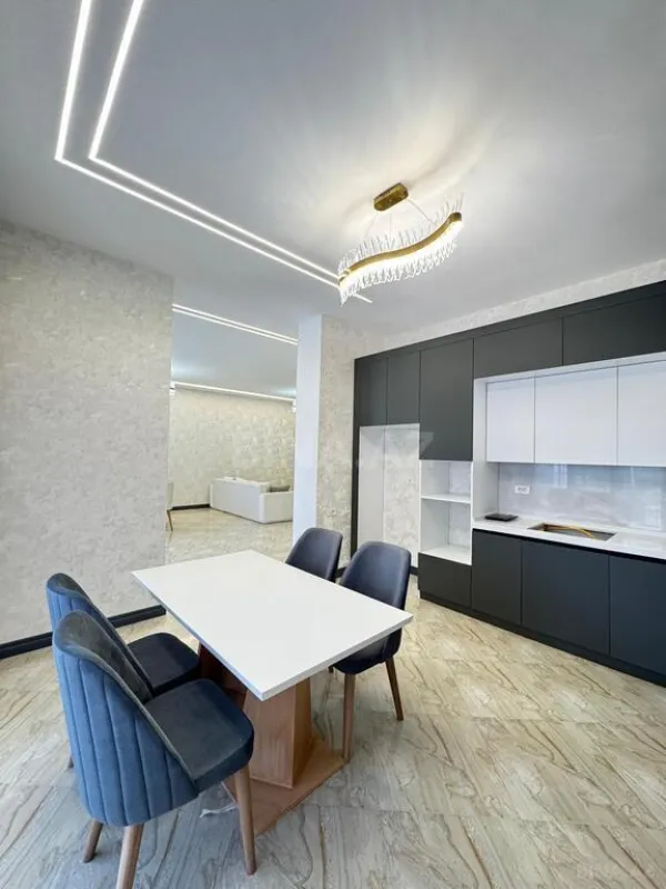Satılır 5 otaqlı həyət evi 300 m²