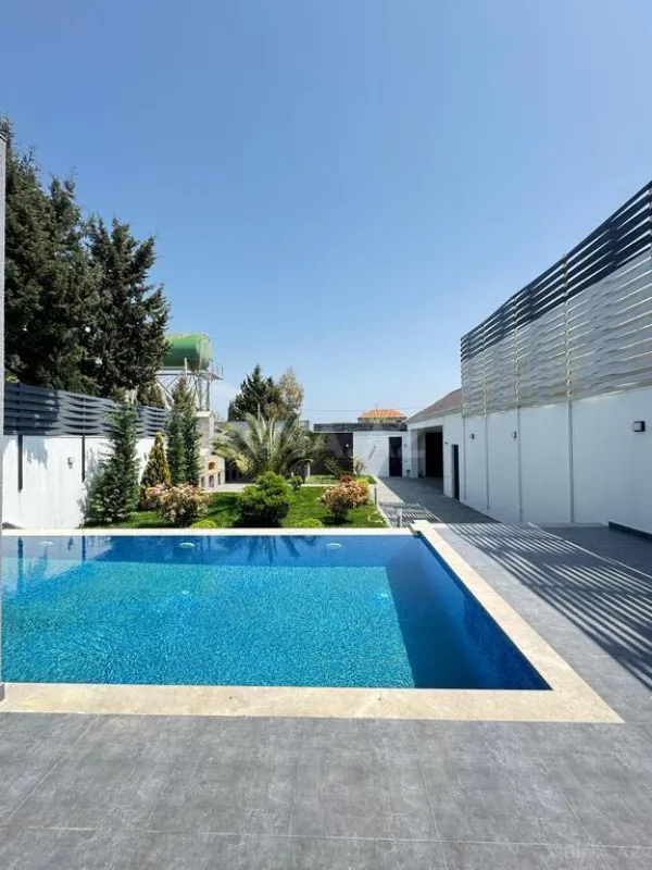 Satılır 6 otaqlı həyət evi 300 m²