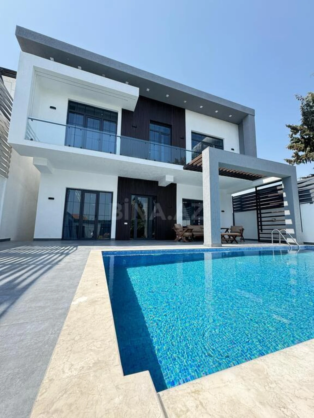 Satılır 6 otaqlı həyət evi 300 m²