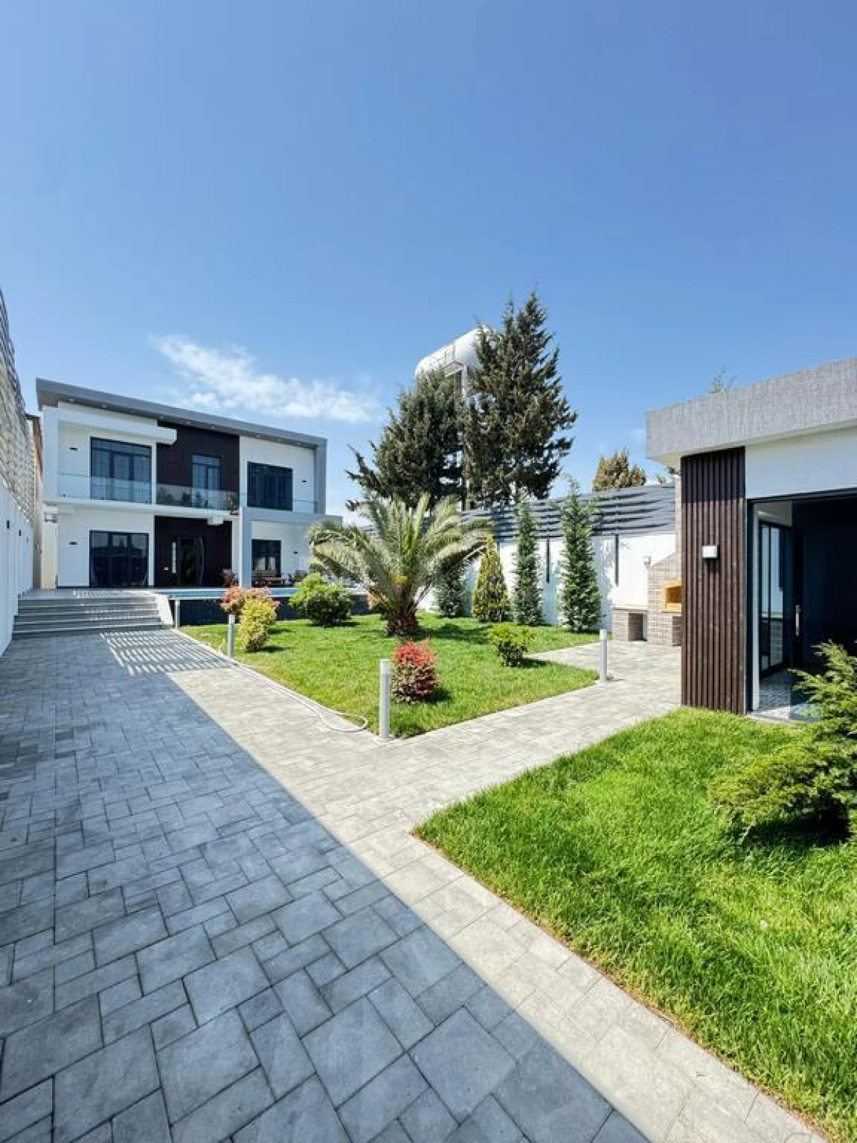 Satılır 6 otaqlı həyət evi 300 m²