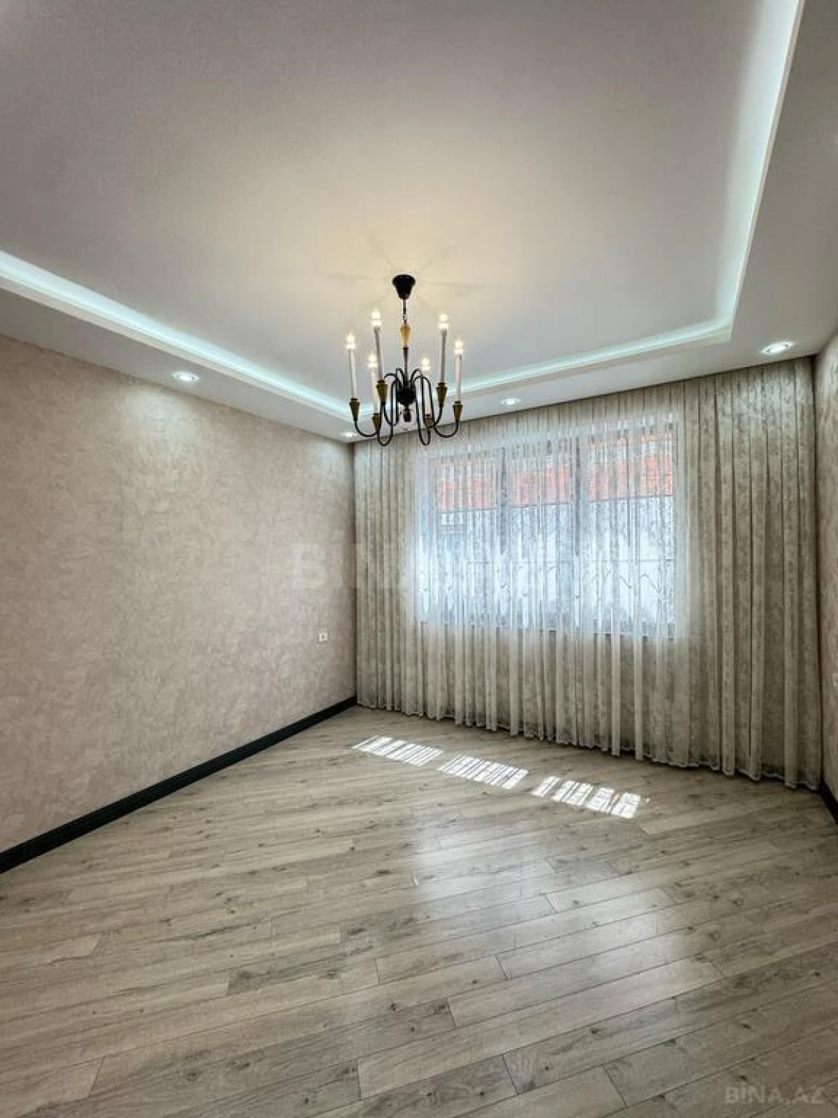 Satılır 6 otaqlı həyət evi 300 m²