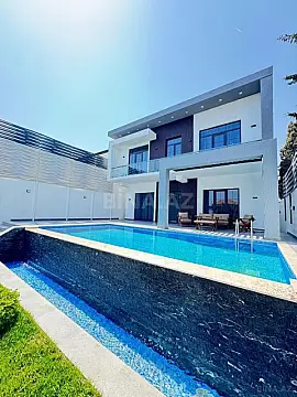 Satılır 6 otaqlı həyət evi 300 m²