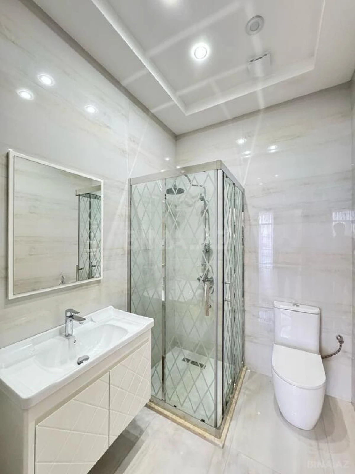 Satılır 6 otaqlı həyət evi 300 m²