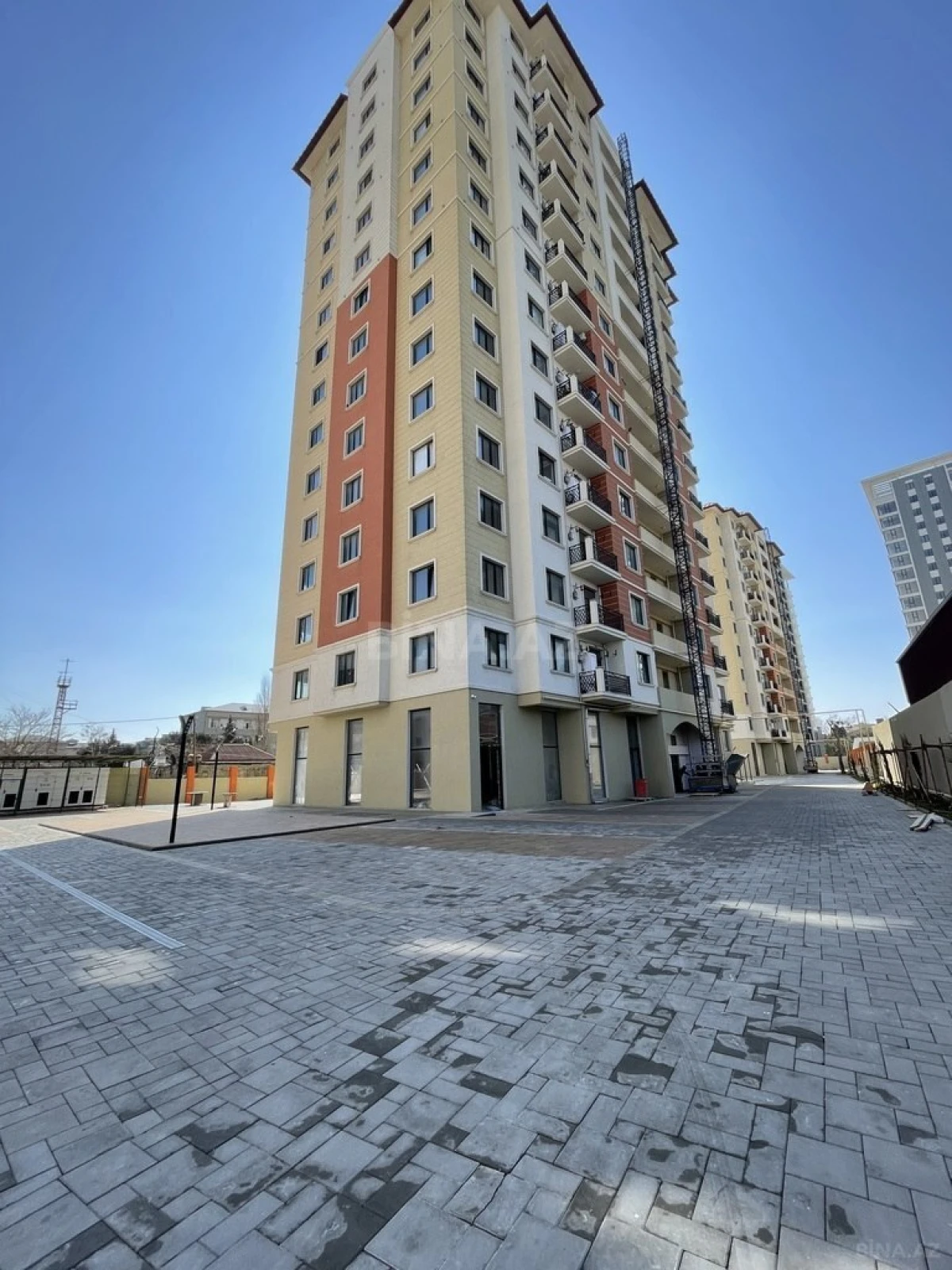Satılır 2 otaqlı mənzil 77 m²