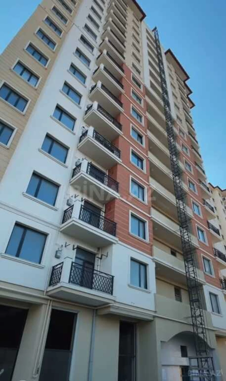 Satılır 2 otaqlı mənzil 77 m²