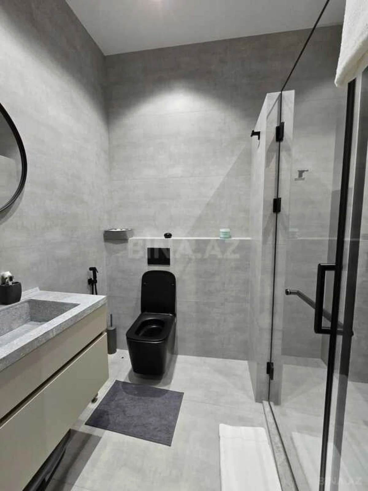 Satılır 4 otaqlı mənzil 140 m²