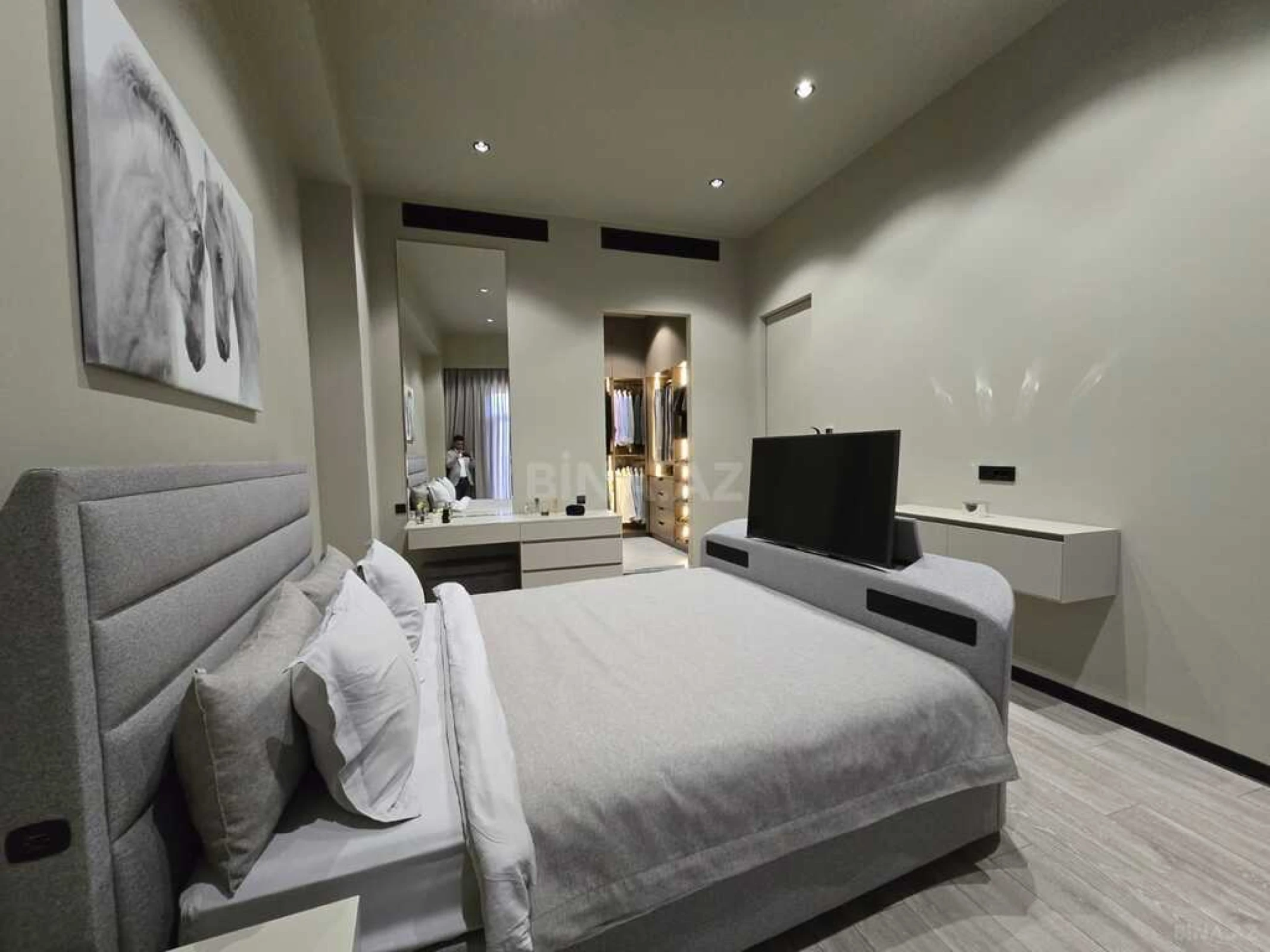 Satılır 4 otaqlı mənzil 140 m²