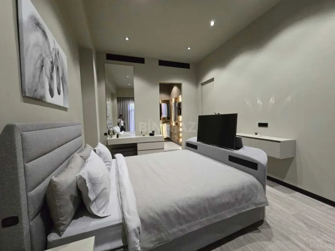 Satılır 4 otaqlı mənzil 140 m²