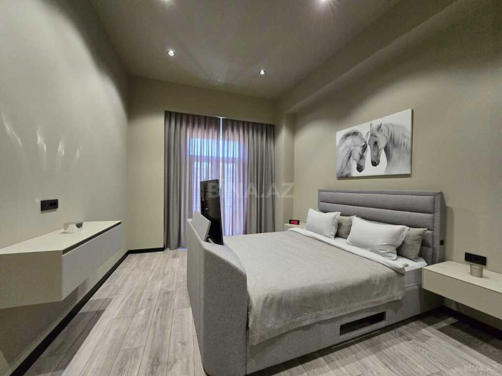 Satılır 4 otaqlı mənzil 140 m²